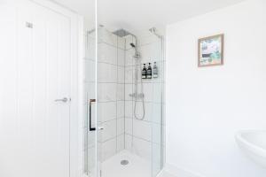 Koupelna v ubytování Westview Cottage bikes/chef/hot tub + 39 fotografií