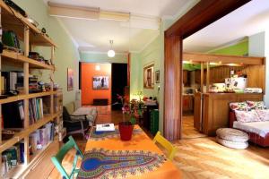 Zdjęcie z galerii obiektu Artistic Apartment w Atenach
