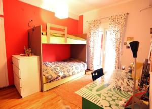 Zdjęcie z galerii obiektu Artistic Apartment w Atenach