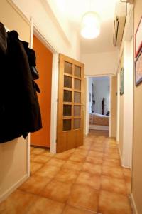 Zdjęcie z galerii obiektu Artistic Apartment w Atenach
