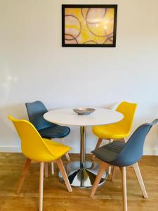 Et opholdsområde på Cloud9SA at Woking Central + 35 billeder