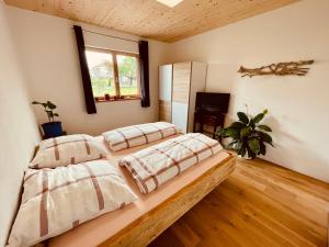 a bedroom with two beds and a window at Beim Baltas in Wildpoldsried