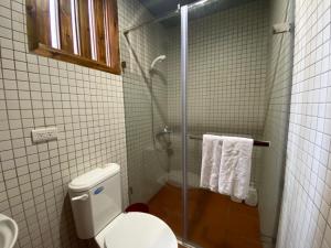 Koupelna v ubytování Six Hotel