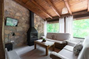 Część wypoczynkowa w obiekcie El Manantial Del Fresno Casas Rurales En Hervás - Piscina - Desayunos - Barbacoa - Parking gratis