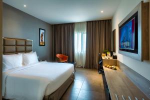 Postel nebo postele na pokoji v ubytování Amika Hotel,Madurai - Near Airport + 37 fotografií