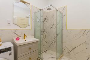 Kúpeľňa v ubytovaní Bengt Apartment Kiraly str. + 37 fotografií