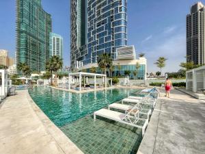 Bazén v ubytování The Smart Concierge - Address Residence JBR nebo v jeho okolí