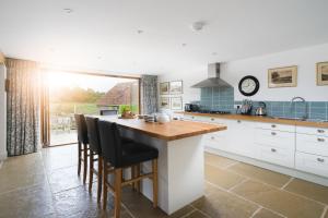 Köök või kööginurk majutusasutuses Riverside Retreat +10 fotot