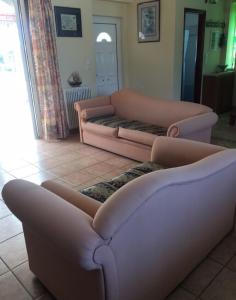 A seating area at Villa Evenik