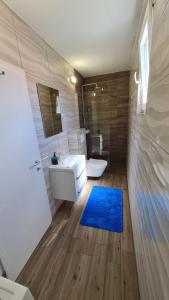 Kúpeľňa v ubytovaní Apartmani Mlinar - studio apartment