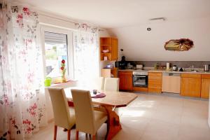 Kuchyň nebo kuchyňský kout v ubytování Ferienwohnung Mechernich-Eifel