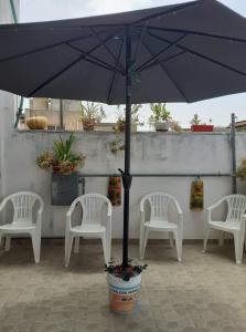 Balcone o terrazza di Casa dello Scoglio nel mare