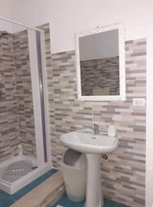 Bagno di Casa dello Scoglio nel mare
