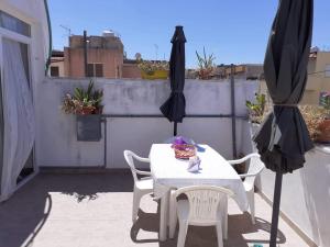 Balcone o terrazza di Casa dello Scoglio nel mare