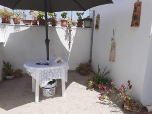 Patio o area all'aperto di Casa dello Scoglio nel mare