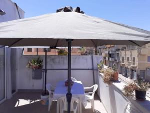 Patio o area all'aperto di Casa dello Scoglio nel mare