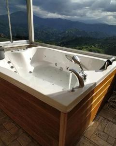 a bath tub with a sink in a window at Kartal Gözü Konaklama tesisi in Rize