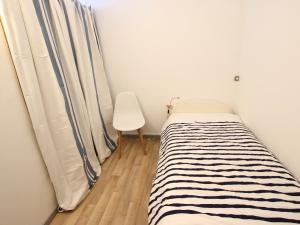 Giường trong phòng chung tại Appartement Saint-Brevin-les-Pins, 3 pièces, 4 personnes - FR-1-364-65