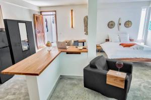 a bedroom with a bed and a desk with a laptop at Contemporary Private Studio with Pool and Kitchen in Beira