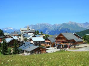 a village in the mountains with mountains in the background at Appartement Albiez-Montrond, 2 pièces, 5 personnes - FR-1-618-7 in Albiez-Montrond