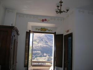 a room with a window with a view at Genziana B&B by VM in Opi