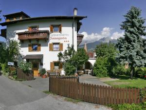 A garden outside Appartements Sonnengarten