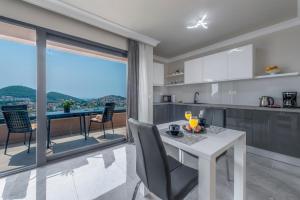 Kuchyň nebo kuchyňský kout v ubytování Apartments MaKris No1