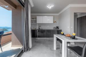 Kuchyň nebo kuchyňský kout v ubytování Apartments MaKris No1