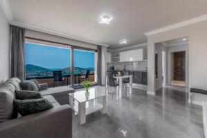 Kuchyň nebo kuchyňský kout v ubytování Apartments MaKris No1