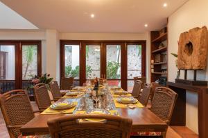 a dining room with a long wooden table and chairs at Amazing 6BR 2 Pools Sundeck BBQ inside Centro Historico b in Cartagena de Indias