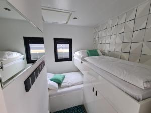 Postel nebo postele na pokoji v ubytování Hausboot Lobster Bremerhaven