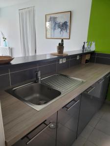 Kuchyňa alebo kuchynka v ubytovaní Agréable Appartement avec Balcon