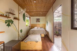 a bedroom in a tiny house with a bed at TERMINAL VERDE PRIVATE APARTMENTS NEAR AIRPORT 24h SELF CHECK IN in Concepción