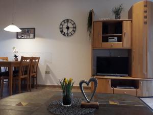 a living room with a heart statue on a table at Haus Weingarten FERIENWOHNUNGEN in Ernst