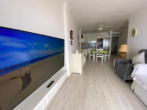 Telewizja i/lub zestaw kina domowego w obiekcie Panorama Ocean View Gigantes
