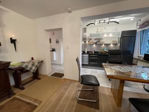 a living room with a table and a kitchen at Apartment am Roten Tor in Augsburg