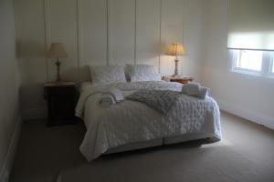 Ένα ή περισσότερα κρεβάτια σε δωμάτιο στο Mentor Chambers Apartment Bed & Breakfast