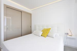 Postel nebo postele na pokoji v ubytování Deluxe Apartment in Costa Adeje