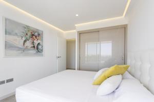 Postel nebo postele na pokoji v ubytování Deluxe Apartment in Costa Adeje