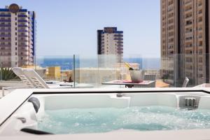 Bazén v ubytování Deluxe Apartment in Costa Adeje nebo v jeho okolí