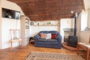 a living room with a couch and a fireplace at The Lookout - A Great Adventure in Kingsbridge