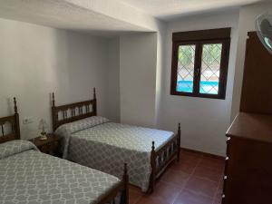 A bed or beds in a room at Casa Rural La Moraleja