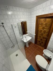 A bathroom at Casa Rural La Moraleja