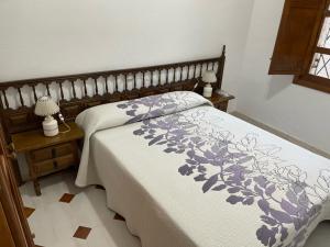A bed or beds in a room at Casa Rural La Moraleja