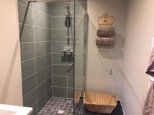 Kúpeľňa v ubytovaní maison de charme avec jardin,pacé,proche de Rennes + 9 fotografií
