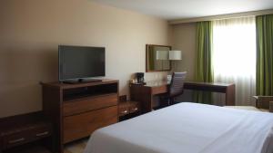TV a/nebo společenská místnost v ubytování Holiday Inn Express and Suites Celaya by IHG