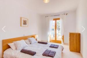 Postel nebo postele na pokoji v ubytování Villa Cortés cerca del Mar + 14 fotografií