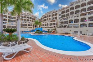 Bazén v ubytování Heated Pool Stylish 3 Bedrm Apartment Los Cristianos nebo v jeho okolí