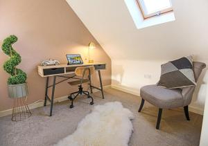 A seating area at Stylish House with Smart TVs and Netflix, Fast Wifi, Free Parking and Garden by Yoko Property
