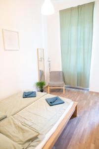 Posteľ alebo postele v izbe v ubytovaní N28 Condo Apartment Next To Andrassy.